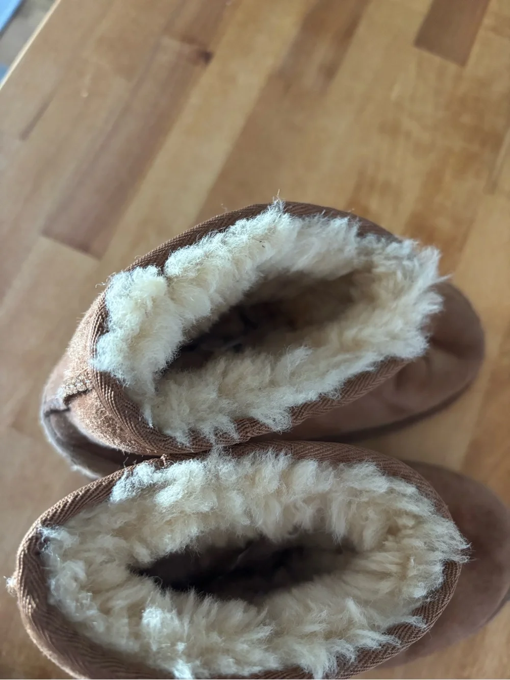 UGG Kids Short Faux-Shearling Boots - Chestnut - size 1